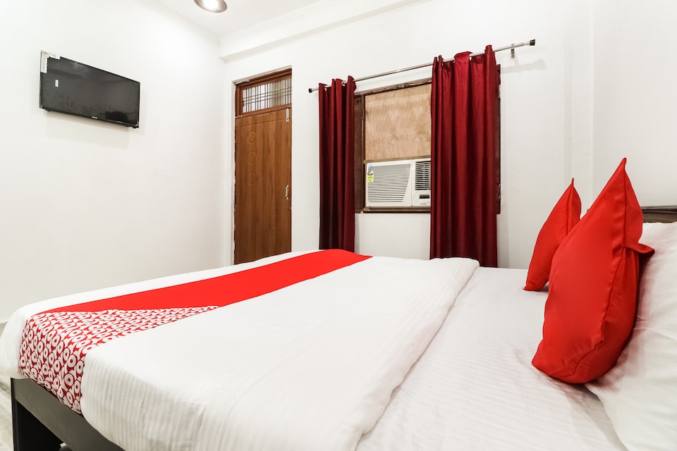 OYO 49324 Rs Palace , Airport Lucknow, Lucknow