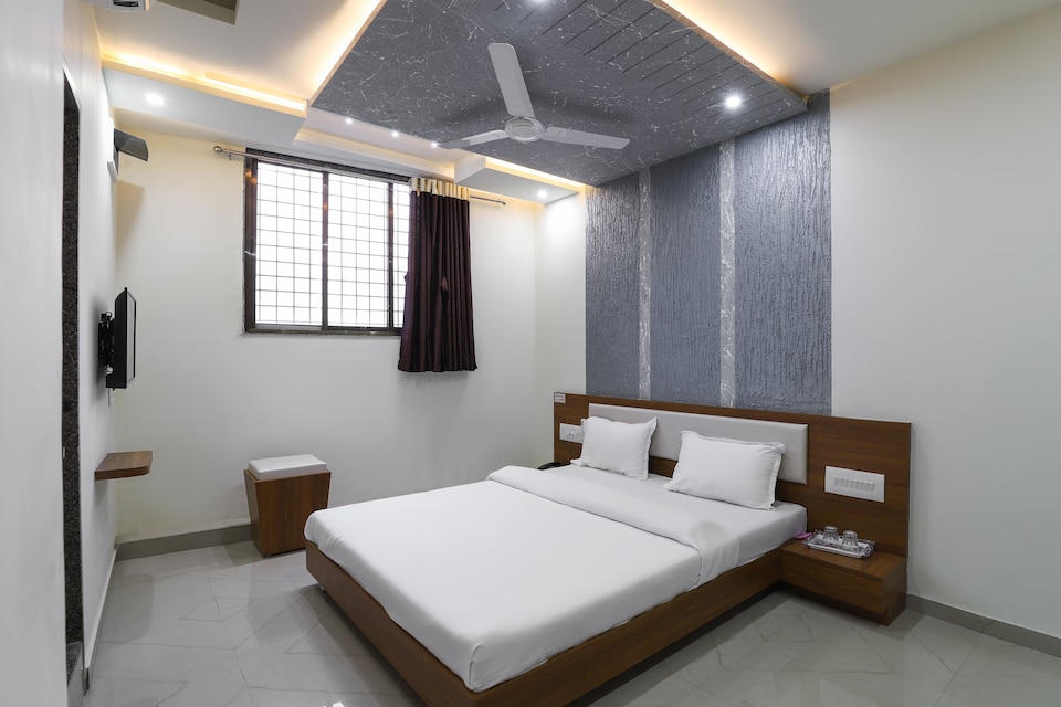 SPOT ON 49393 Hotel New Sarita , Vadnagar, Mehsana