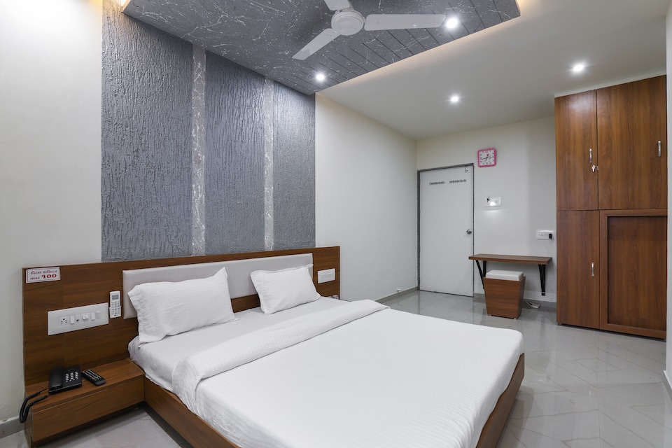 SPOT ON 49393 Hotel New Sarita , Vadnagar, Mehsana