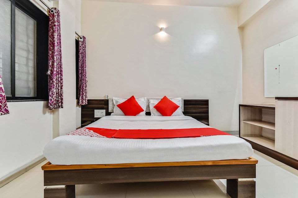 OYO 49402 Uday Palace Lodging , Ahmednagar, Ahmednagar