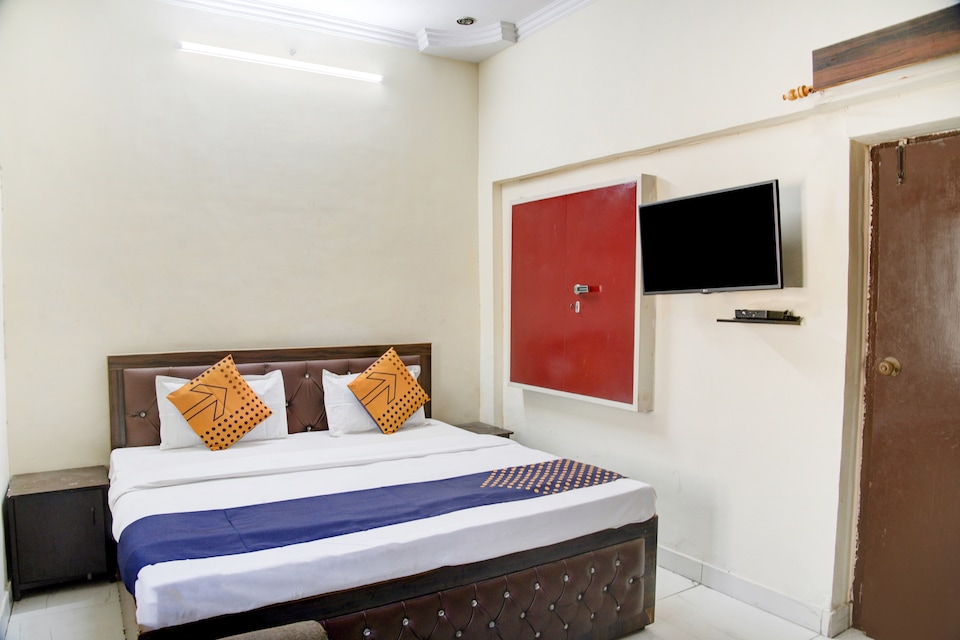 SPOT ON 49416 Hotel Pradeep, Dehradun Railway Station, Dehradun