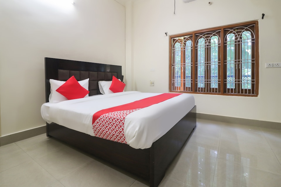 OYO 49426 Pal Haveli Inn, Cantonment, Varanasi