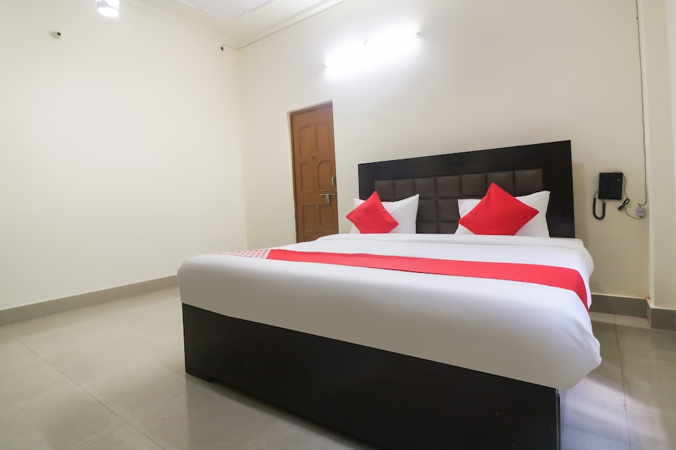 OYO 49426 Pal Haveli Inn, Cantonment, Varanasi