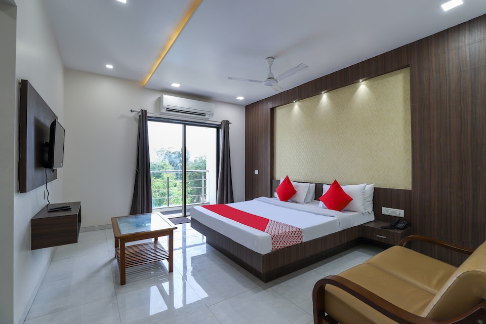 OYO 49438 Hotel King Resort , Silvassa, Silvassa