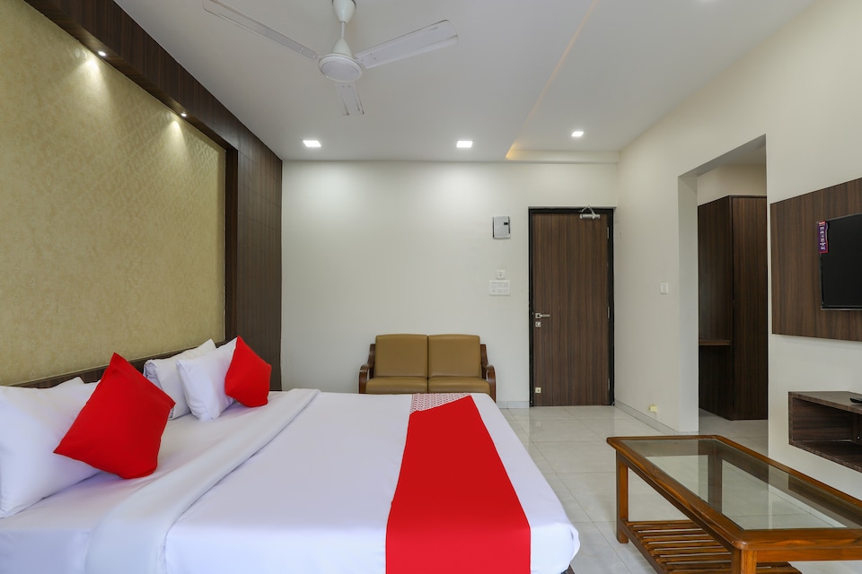 OYO 49438 Hotel King Resort , Silvassa, Silvassa