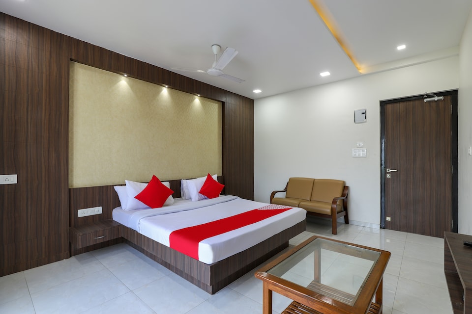 OYO 49438 Hotel King Resort , Silvassa, Silvassa