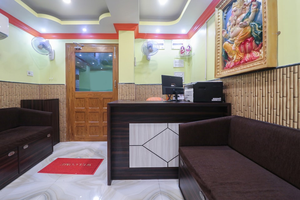 OYO Flagship 49469 Sukriti Guest House, VIP Road Kolkata, Kolkata