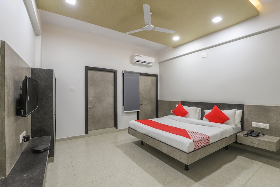 OYO 49471 Hotel Cm Palace, Mehsana, Mehsana