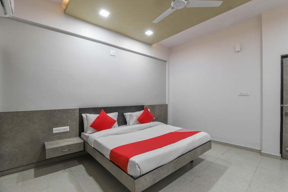 OYO 49471 Hotel Cm Palace, Mehsana, Mehsana