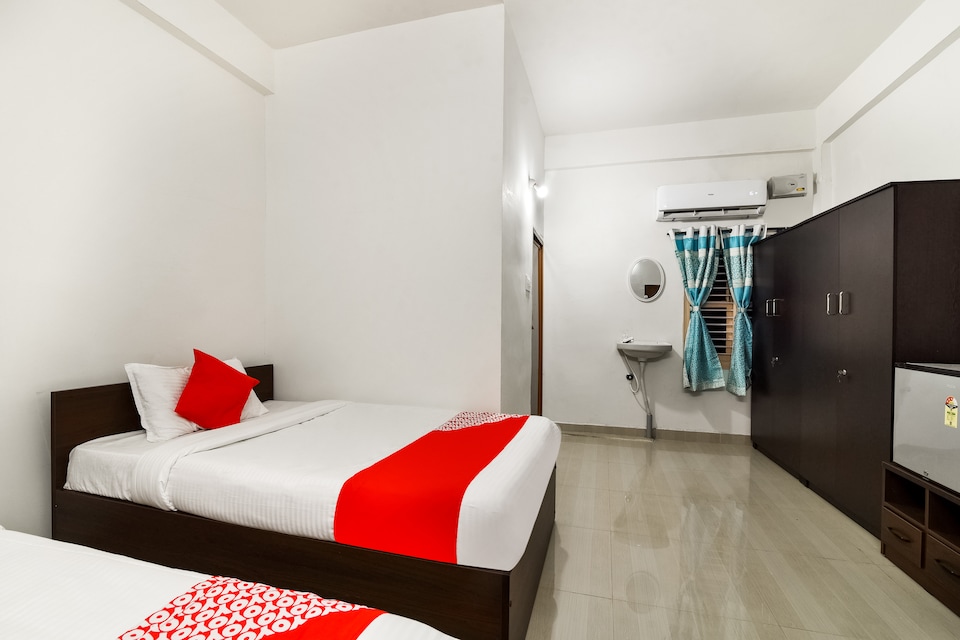 OYO 49498 Hotel Ping Rooms, Penukonda, Anantapur
