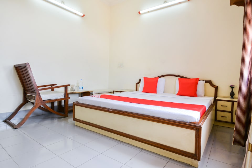 OYO 49500 Hotel Decent, Barnala, Barnala