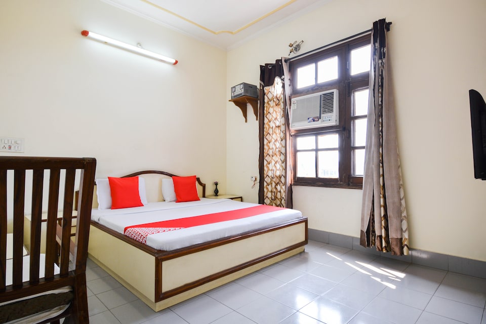 OYO 49500 Hotel Decent, Barnala, Barnala