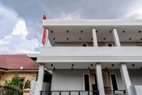 OYO 1476 Asoka Family Residence