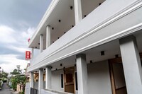 OYO 1476 Asoka Family Residence