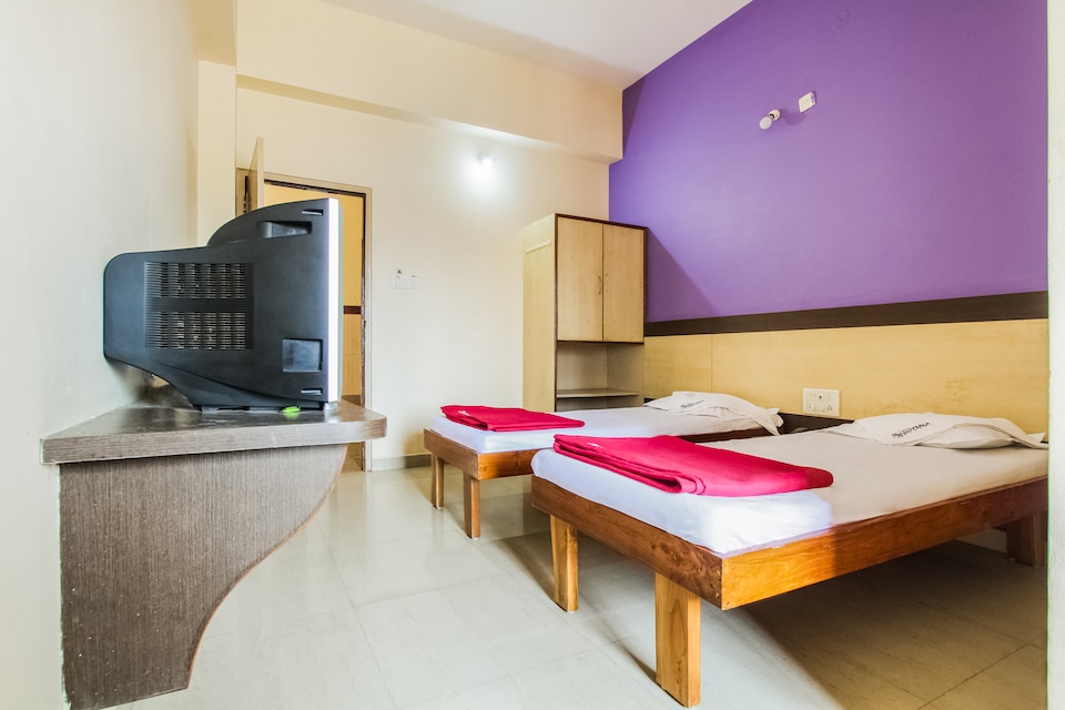 OYO 49517 Hotel Hoysala Deluxe Lodging, Hubli, Hubli-Dharwad