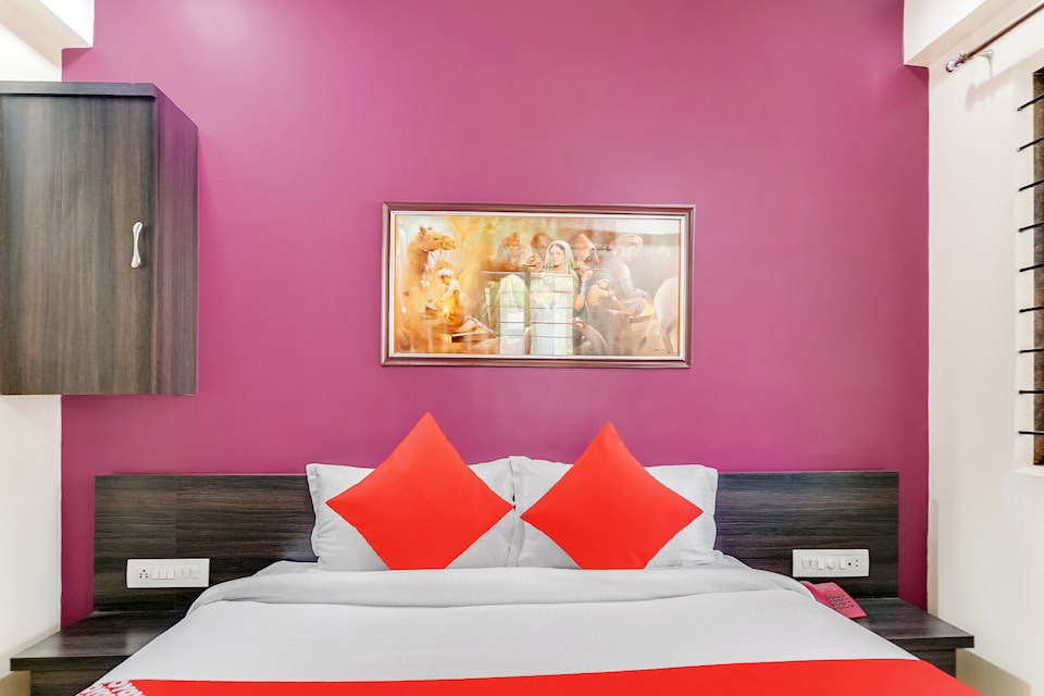 OYO 49542 Balaji Lodge, Malshiras, Solapur