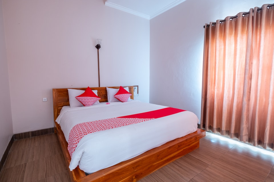 OYO 1485 Hadiqa Villas, Kuta Lombok, Lombok