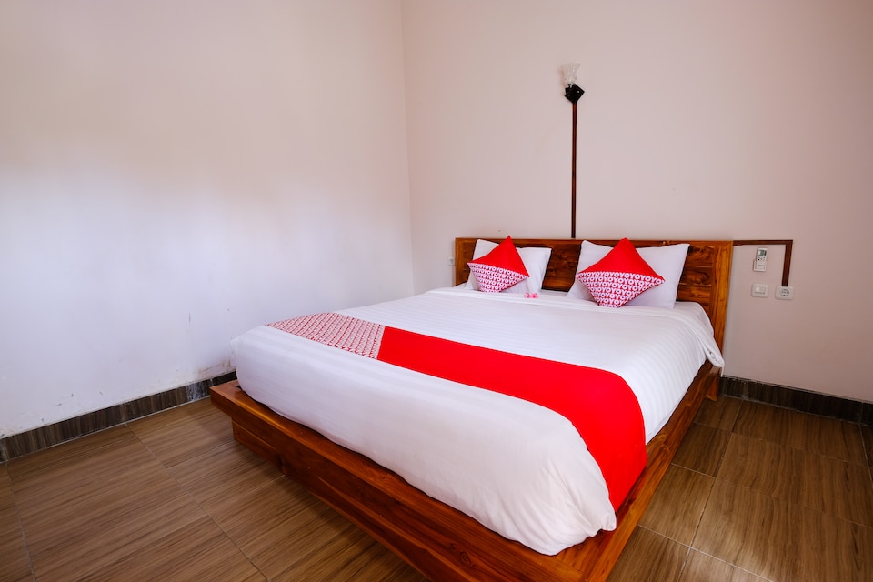 OYO 1485 Hadiqa Villas, Kuta Lombok, Lombok