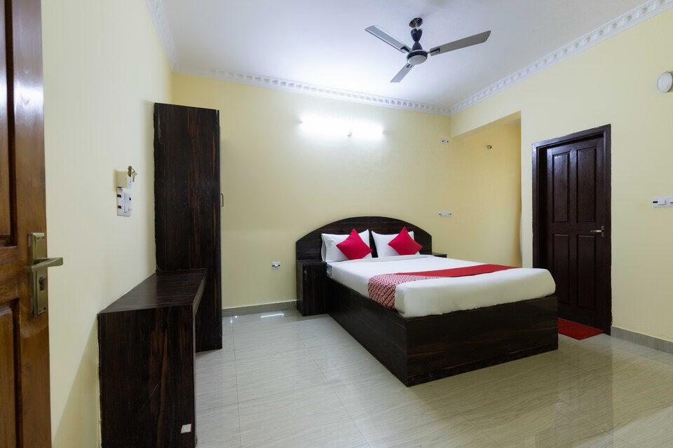 OYO 49560 Srinivasa Residency, Sakleshpura, Sakleshpura