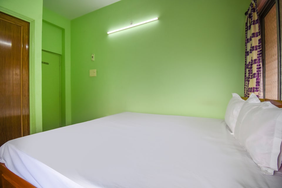 SPOT ON 49570 Sreema Guest House, VIP Road Kolkata, Kolkata