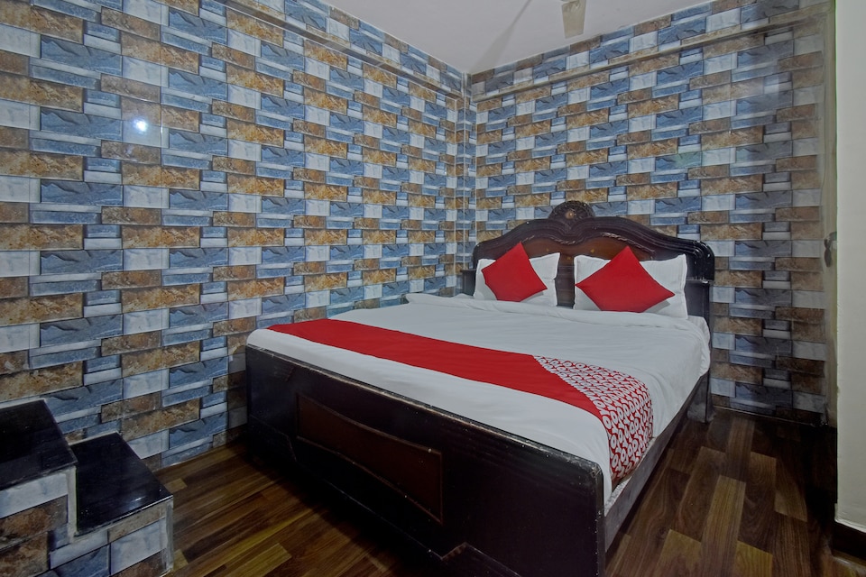 SPOT ON 49571 Hotel Rock On, Padav, Gwalior