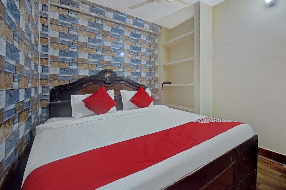 SPOT ON 49571 Hotel Rock On, Padav, Gwalior