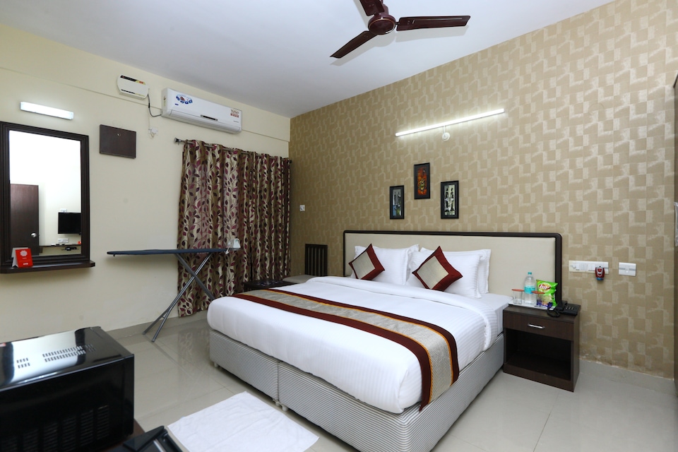 Live as CHN562, OMR Chennai, Chennai