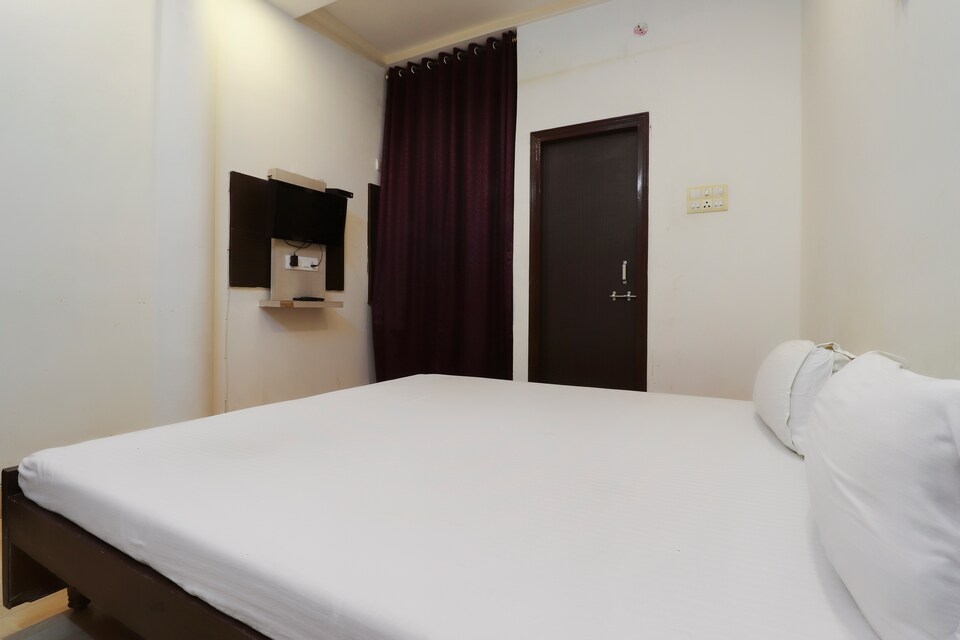 SPOT ON 49573 Spot On Vrindavan Guest House, Sultanpur, सुल्तानपुर
