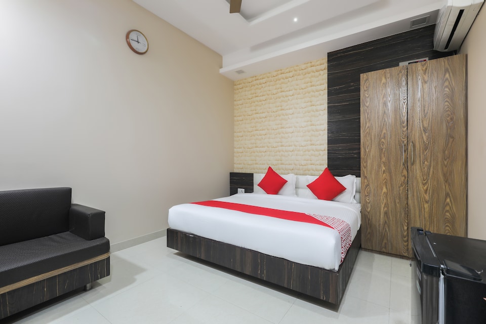 OYO 49599 Pingaksh , Mahakal Temple, Ujjain