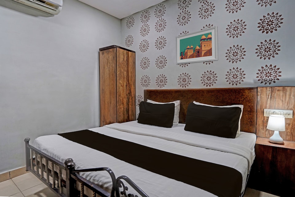 Flagship Hotel Sai Inn, Ashram Road Ahmedabad, Ahmedabad