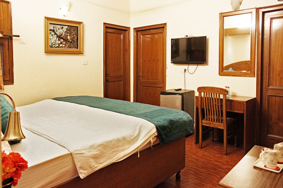 OYO Rooms 045 Noida DND Flyway, Noida Stadium, Noida