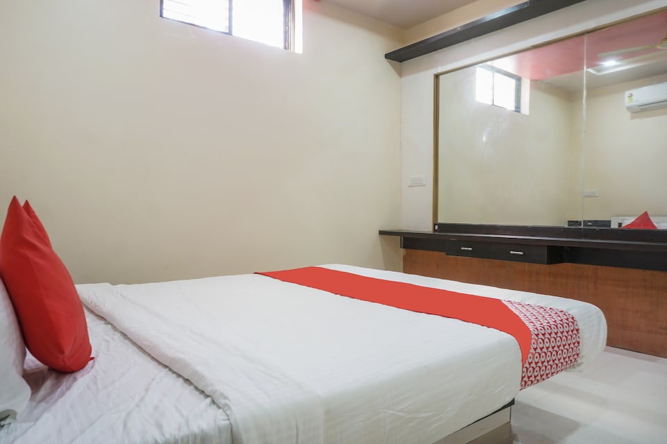 Hotel O Shree Sai Srushti Regency, Dhule, Dhule
