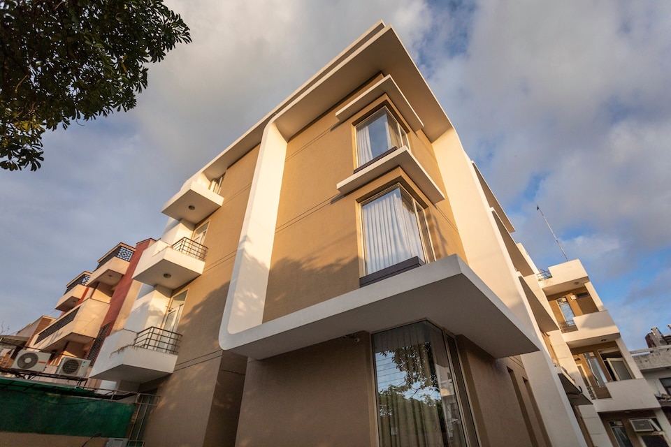 Capital O 49645 Metropolitan Grand, Noida City Metro, Noida