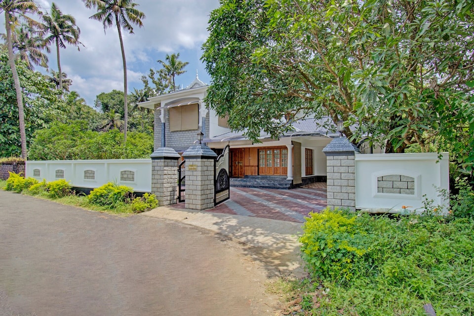 OYO 49655 Woods Park, Ankamaly Airport Kochi, Kochi