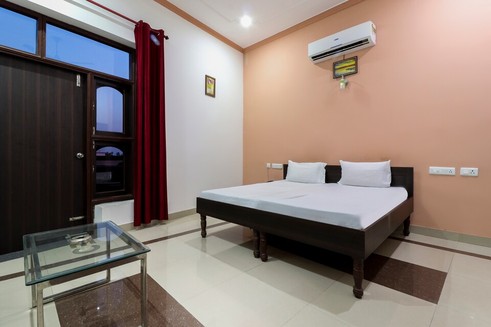 SPOT ON 49668 Hotel Shivaay, Khalilabad, Khalilabad