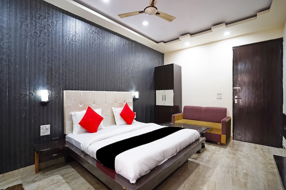 Capital O 49673 Hotel Grand Palace, Meerut, Meerut