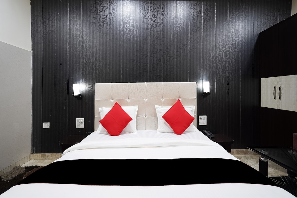 Capital O 49673 Hotel Grand Palace, Meerut, Meerut