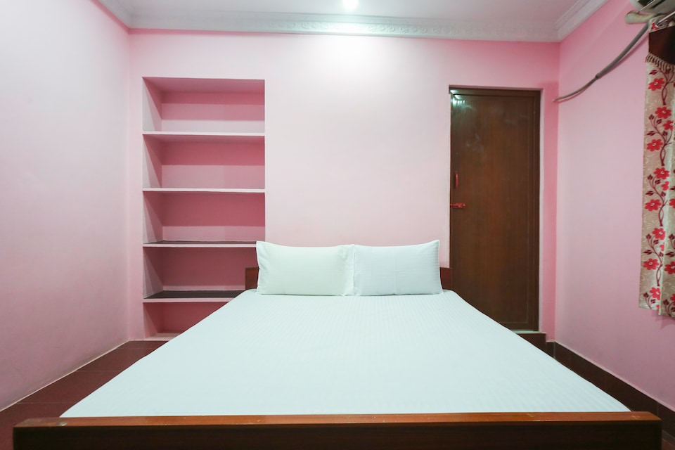 SPOT ON 49676 Malliga Lodge, Sholinghur, Sholinghur