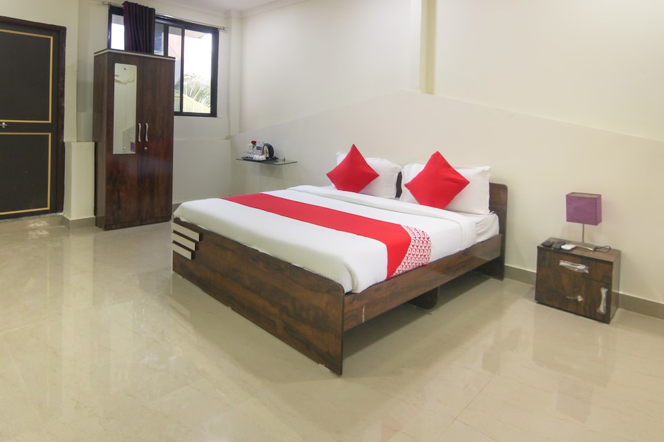 live under PUN2114, Viman Nagar, Pune