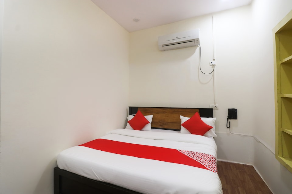 OYO 49706 The Rai's Inn, Cantt, Varanasi