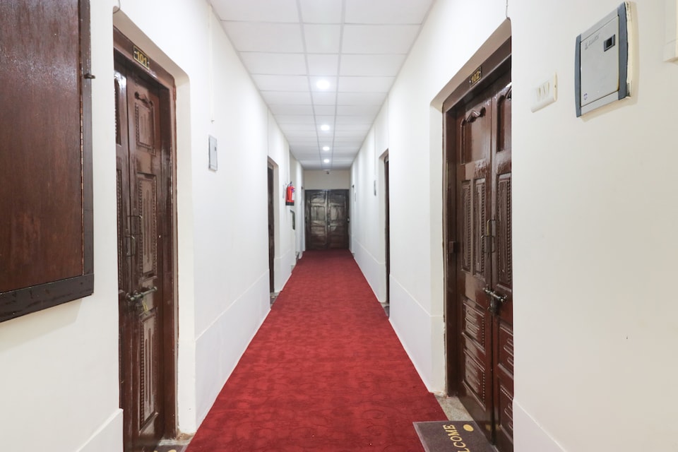 OYO 49706 The Rai's Inn, Cantt, Varanasi