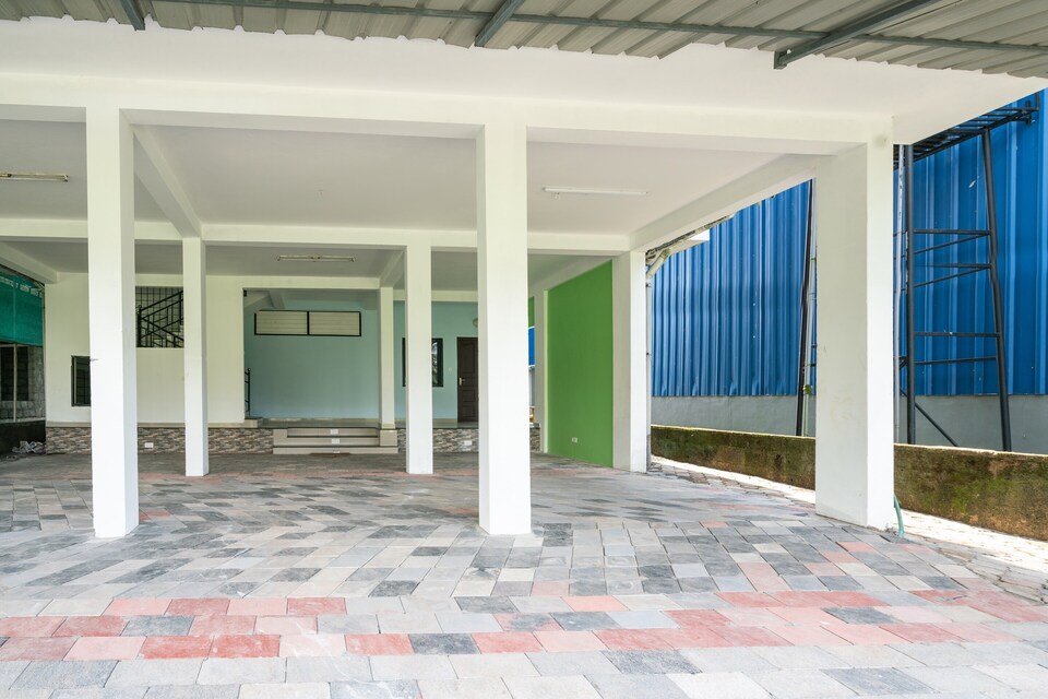 OYO Home 49732 Cozy Stay, Kakkanad Kochi, Kochi