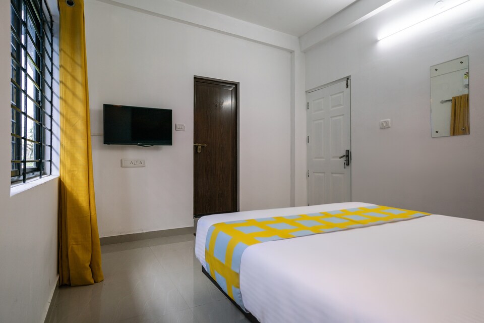 OYO Home 49732 Cozy Stay, Kakkanad Kochi, Kochi