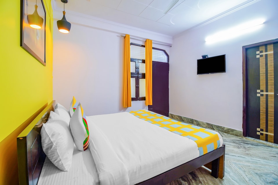 OYO Home 49776 Spacious Stay PVR Vikaspuri, Rajouri Garden Delhi, Delhi