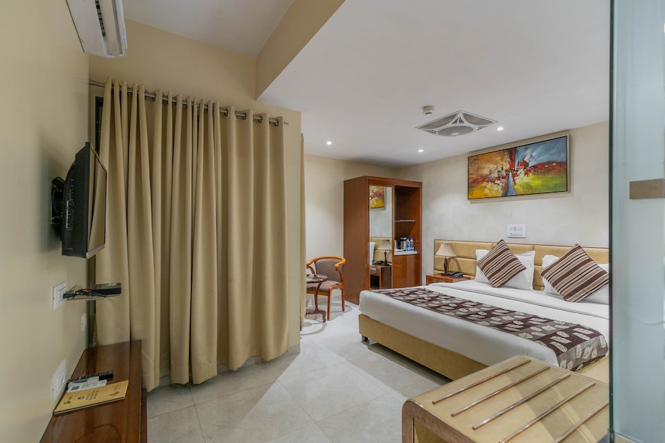 Palette - Hotel King's Heritage, Surat Railway Station, Surat