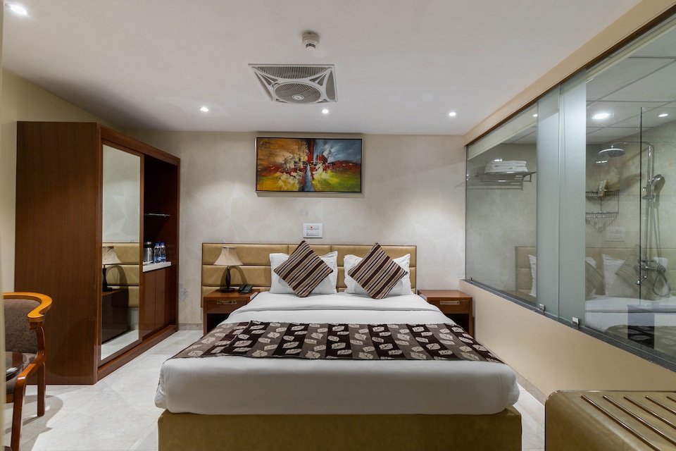 Palette - Hotel King's Heritage, Surat Railway Station, Surat