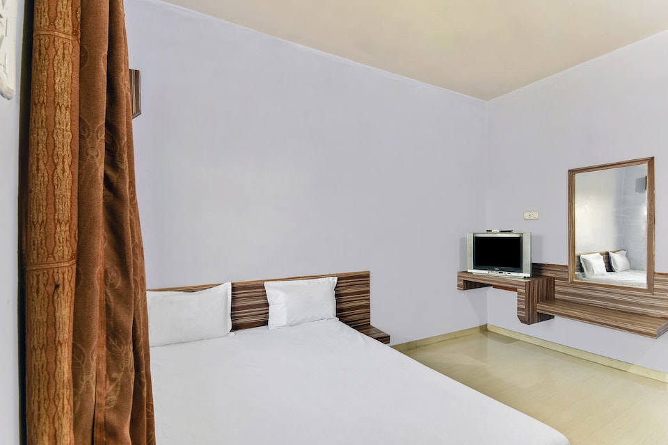 OYO 49785 Sai Aniruddh Palace, Shirdi, Shirdi