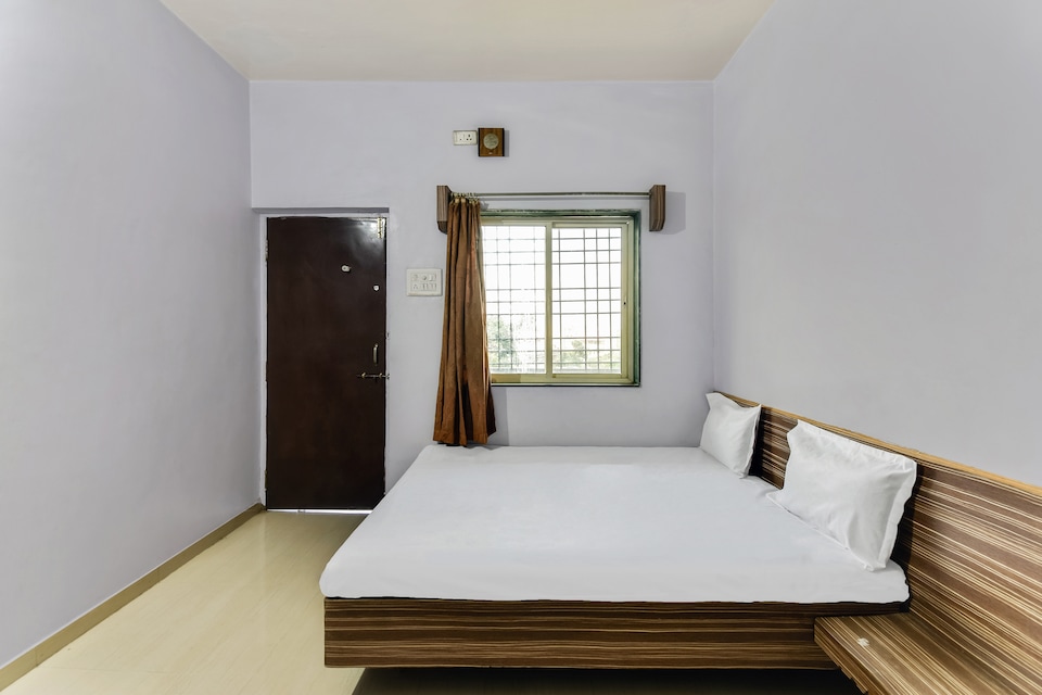 OYO 49785 Sai Aniruddh Palace, Shirdi, Shirdi