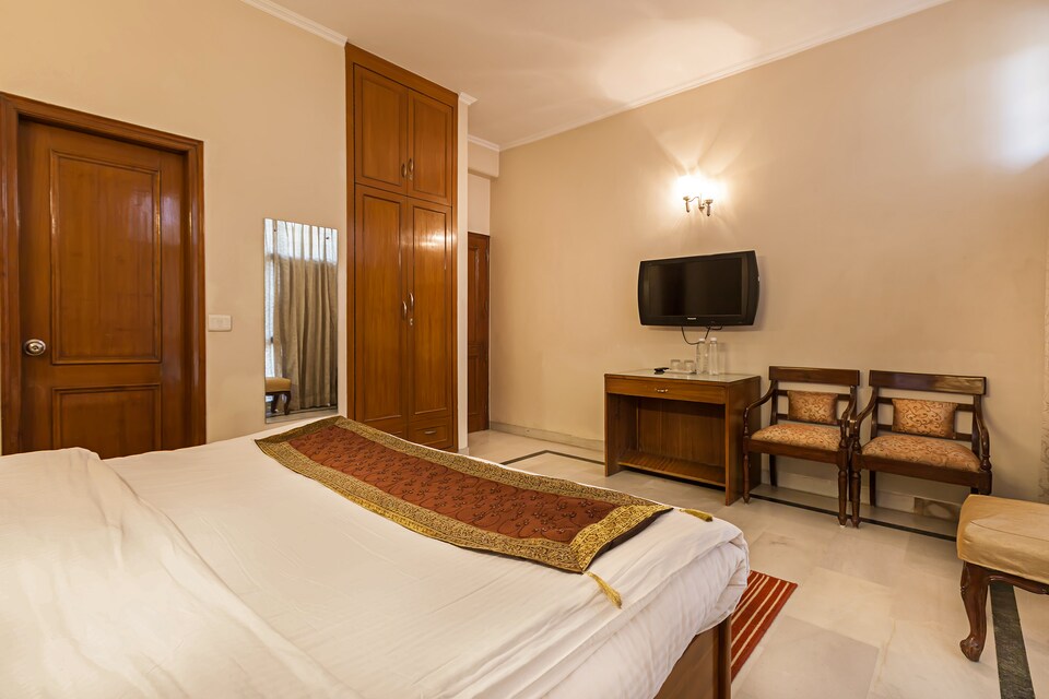 OYO Premium 013 Noida Expressway (Blocked), Noida Expressway SEZ, Noida