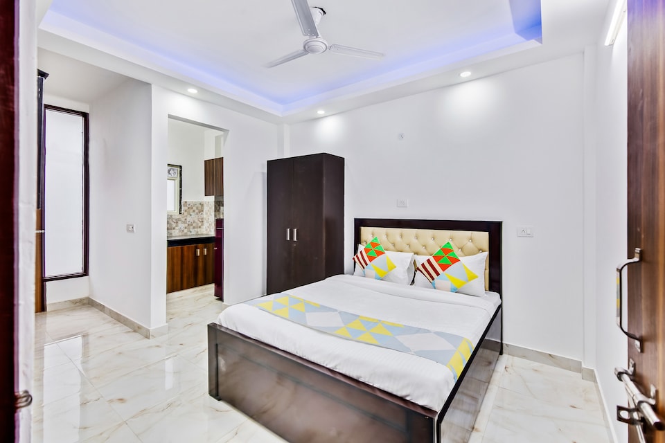 OYO 49801 Comfortable Studio Paras Hospital, DLF 4 Gurgaon, Gurgaon